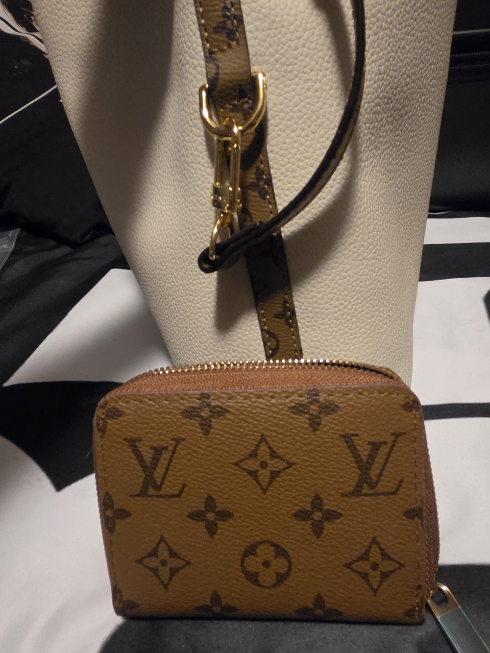 Unbranded Monogram Off White Bag, With 2 Straps and Matching Wallet - Picture 11 of 13